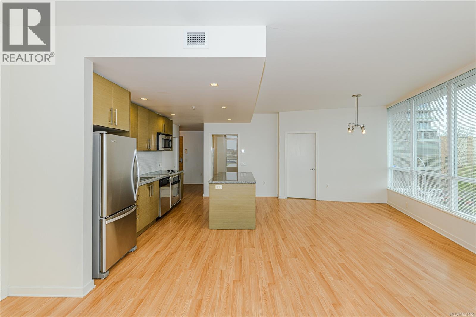 #406 399 TYEE RD - 9