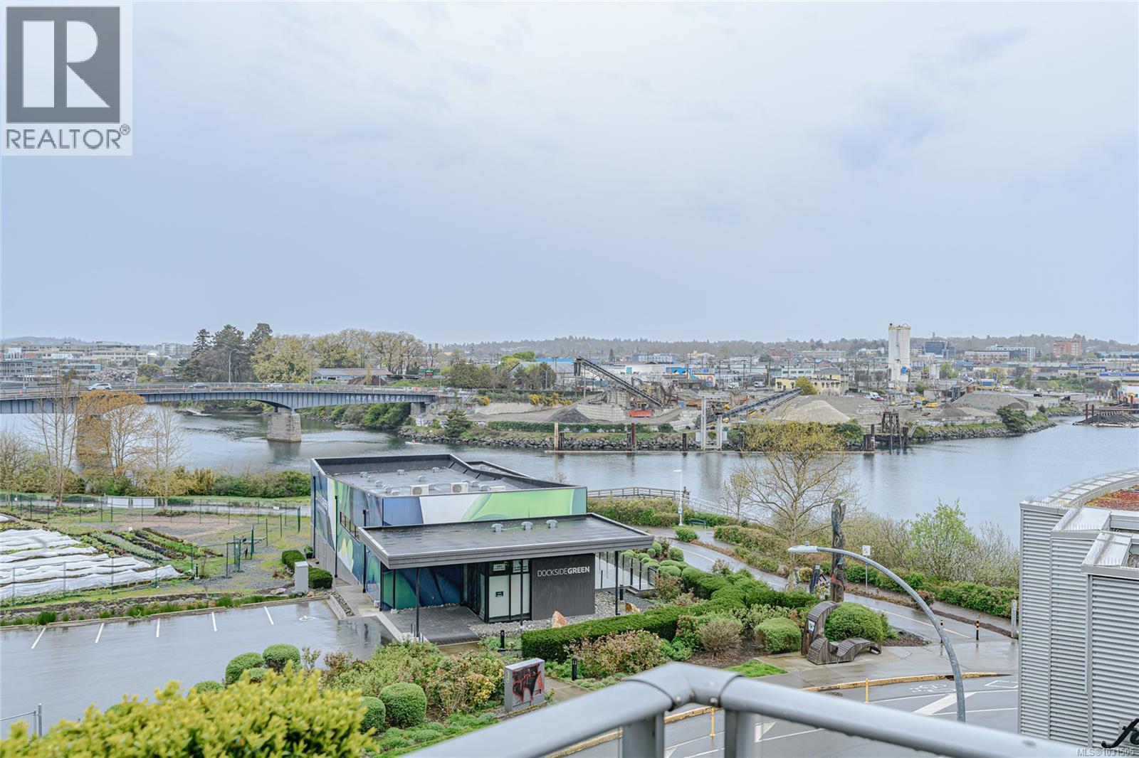 #406 399 TYEE RD - 30