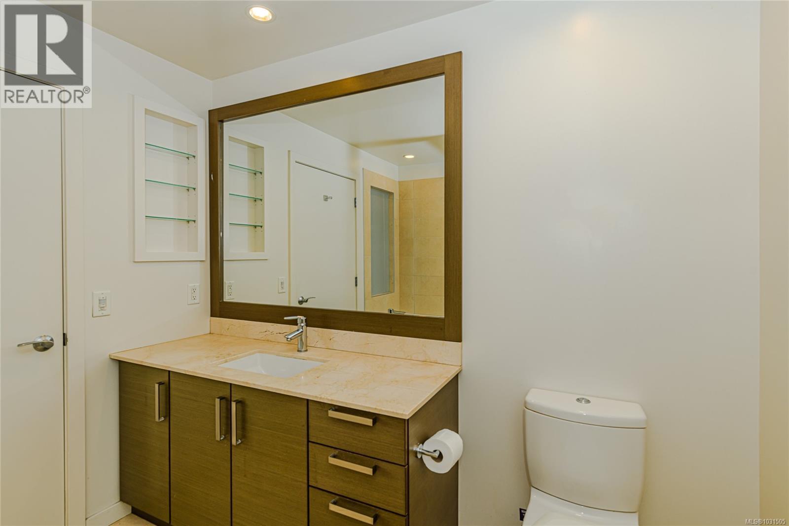 #406 399 TYEE RD - 17