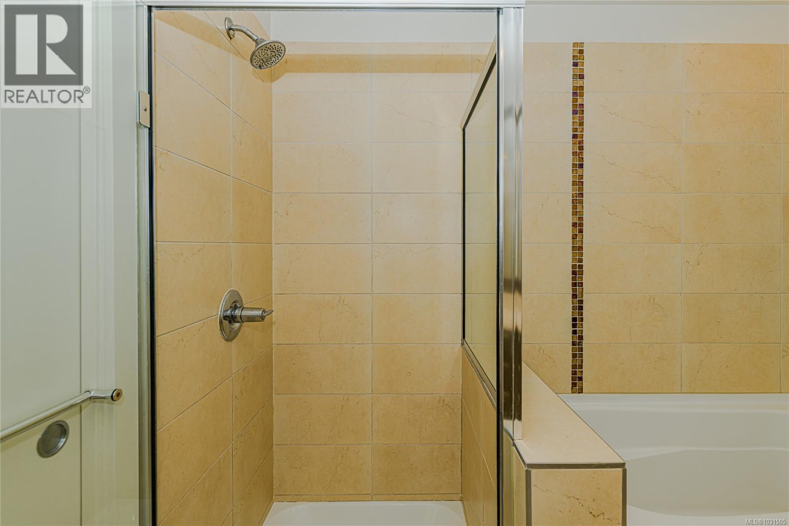 #406 399 TYEE RD - 16