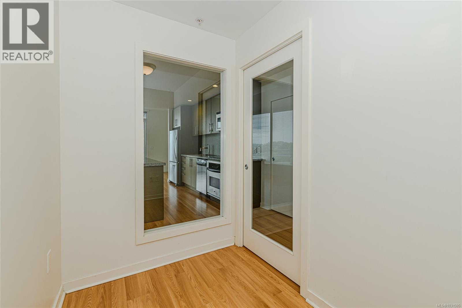 #406 399 TYEE RD - 23