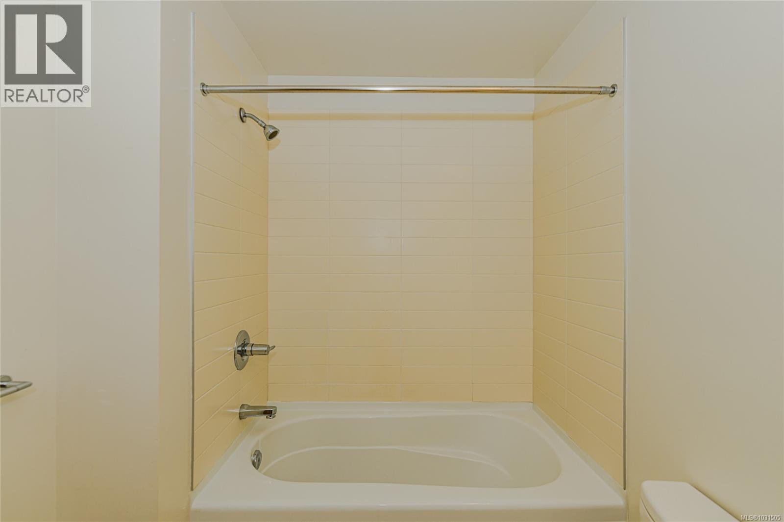 #406 399 TYEE RD - 26