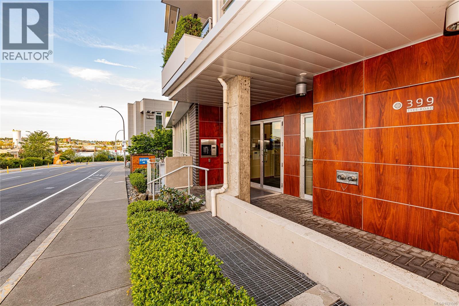 #406 399 TYEE RD - 35