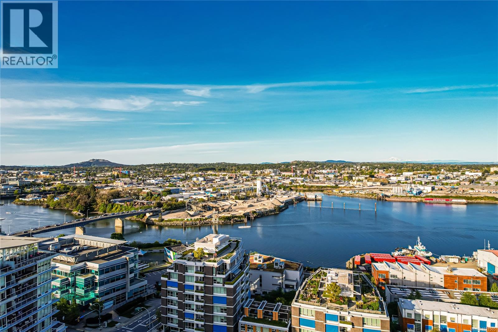 #406 399 TYEE RD - 36