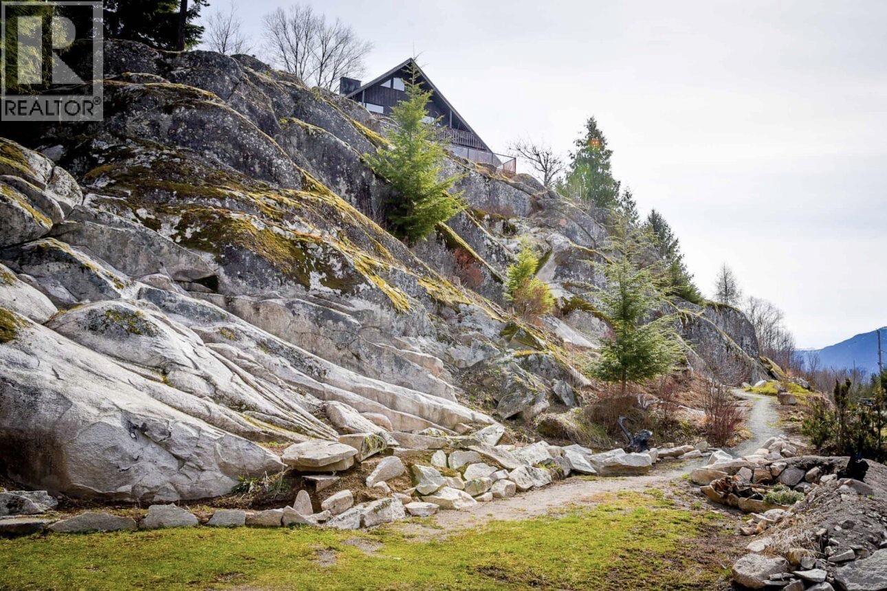 2670 THORNHILL STREET - 4