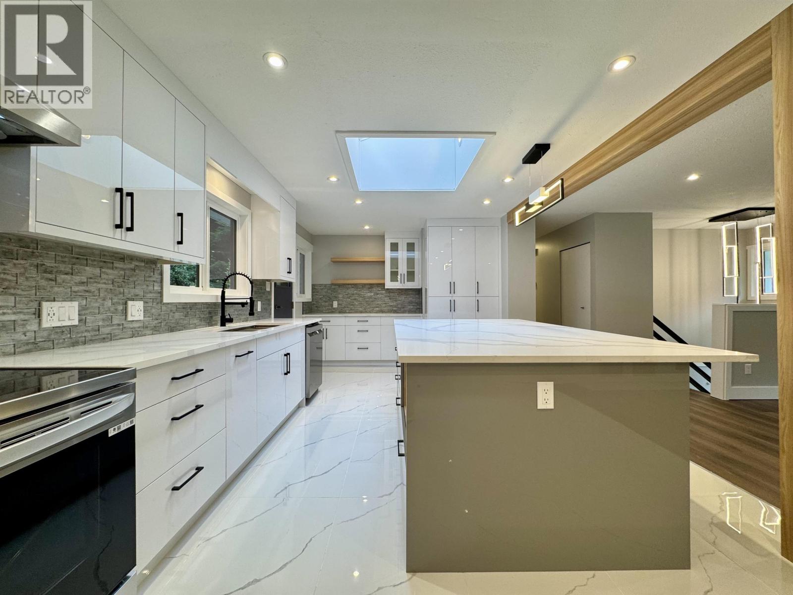 1831 KOOTENAY AVENUE - 8