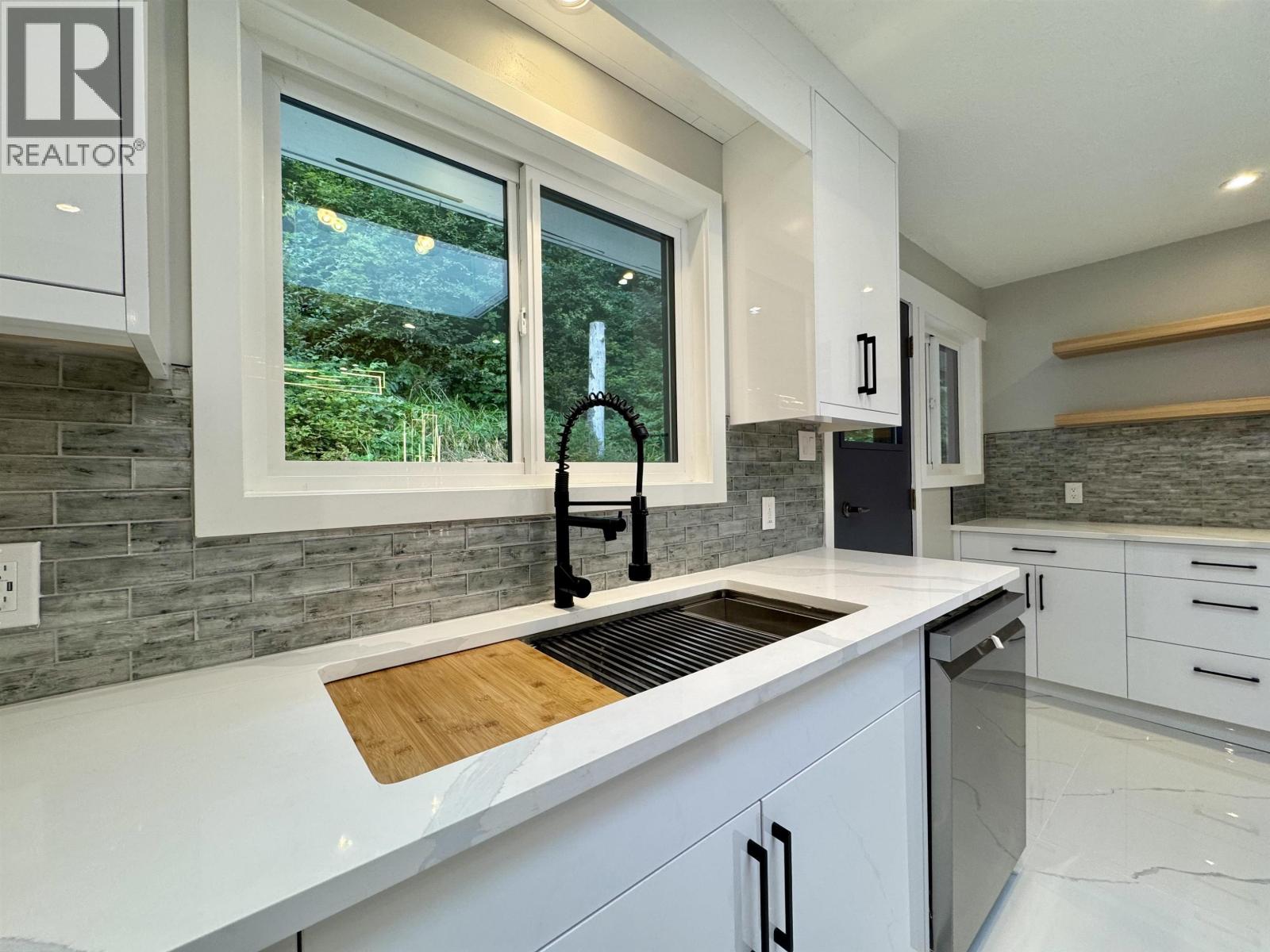 1831 KOOTENAY AVENUE - 10