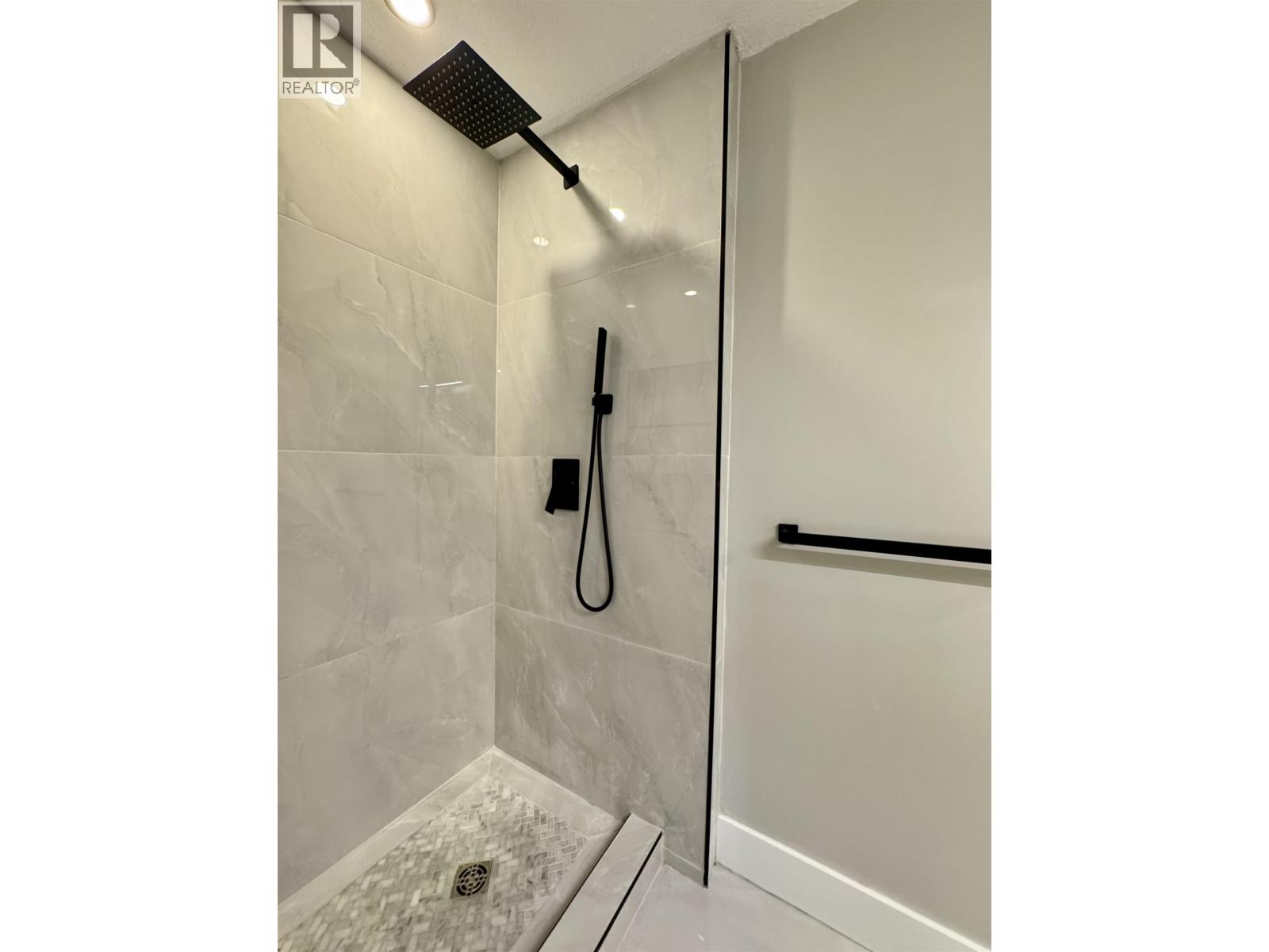 1831 KOOTENAY AVENUE - 27