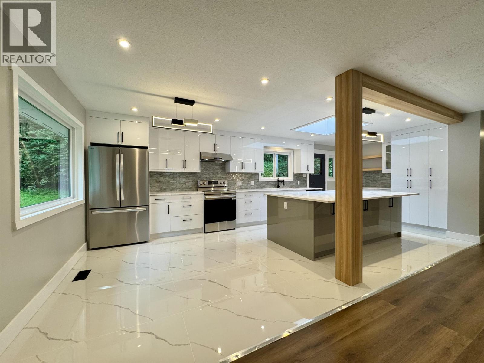 1831 KOOTENAY AVENUE - 6