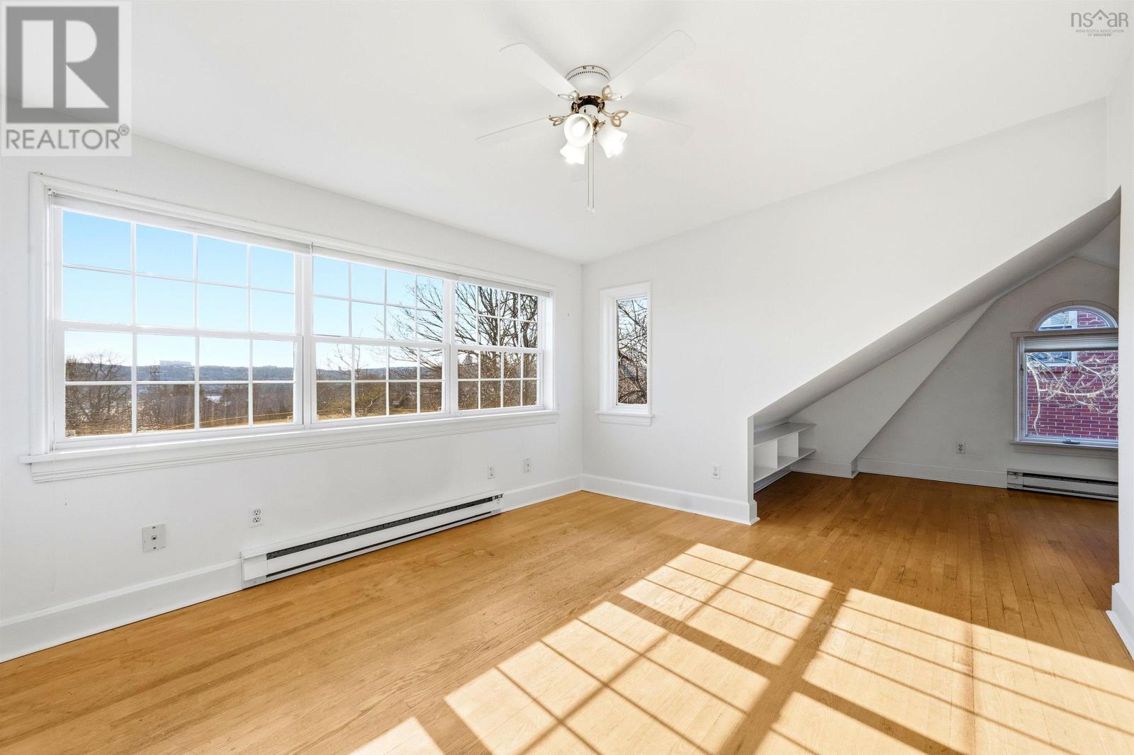 Property 28 of 49 of 1638 Beech Street