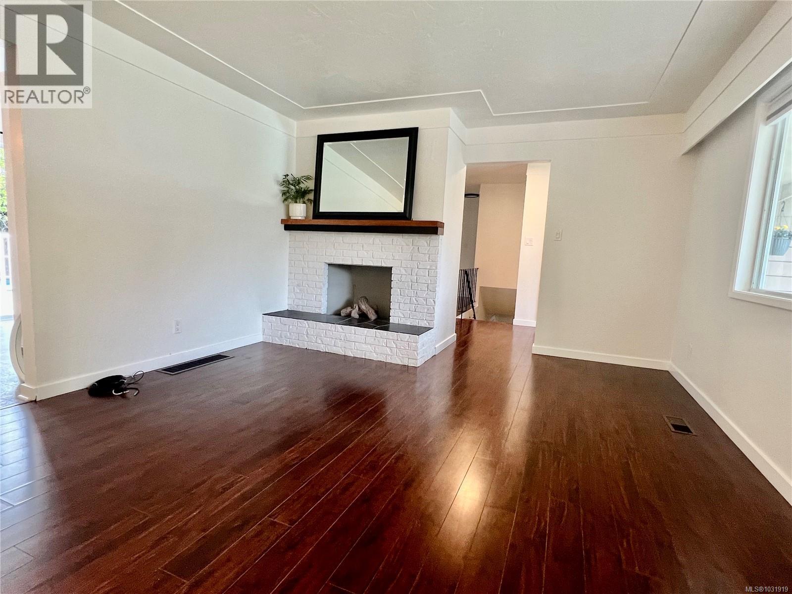 3357 SWINDELL CRES - 5