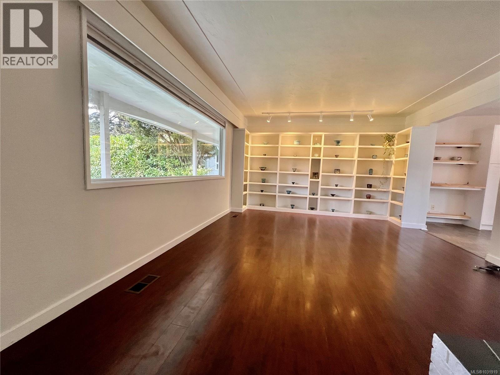 3357 SWINDELL CRES - 4