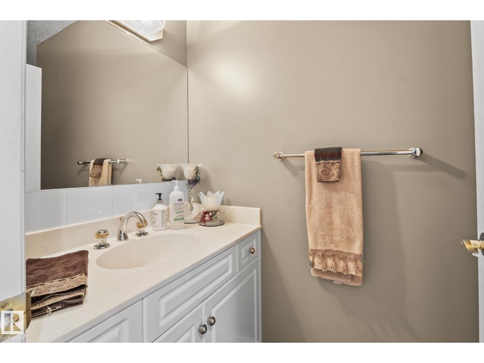 9610 167 ST SW - 26