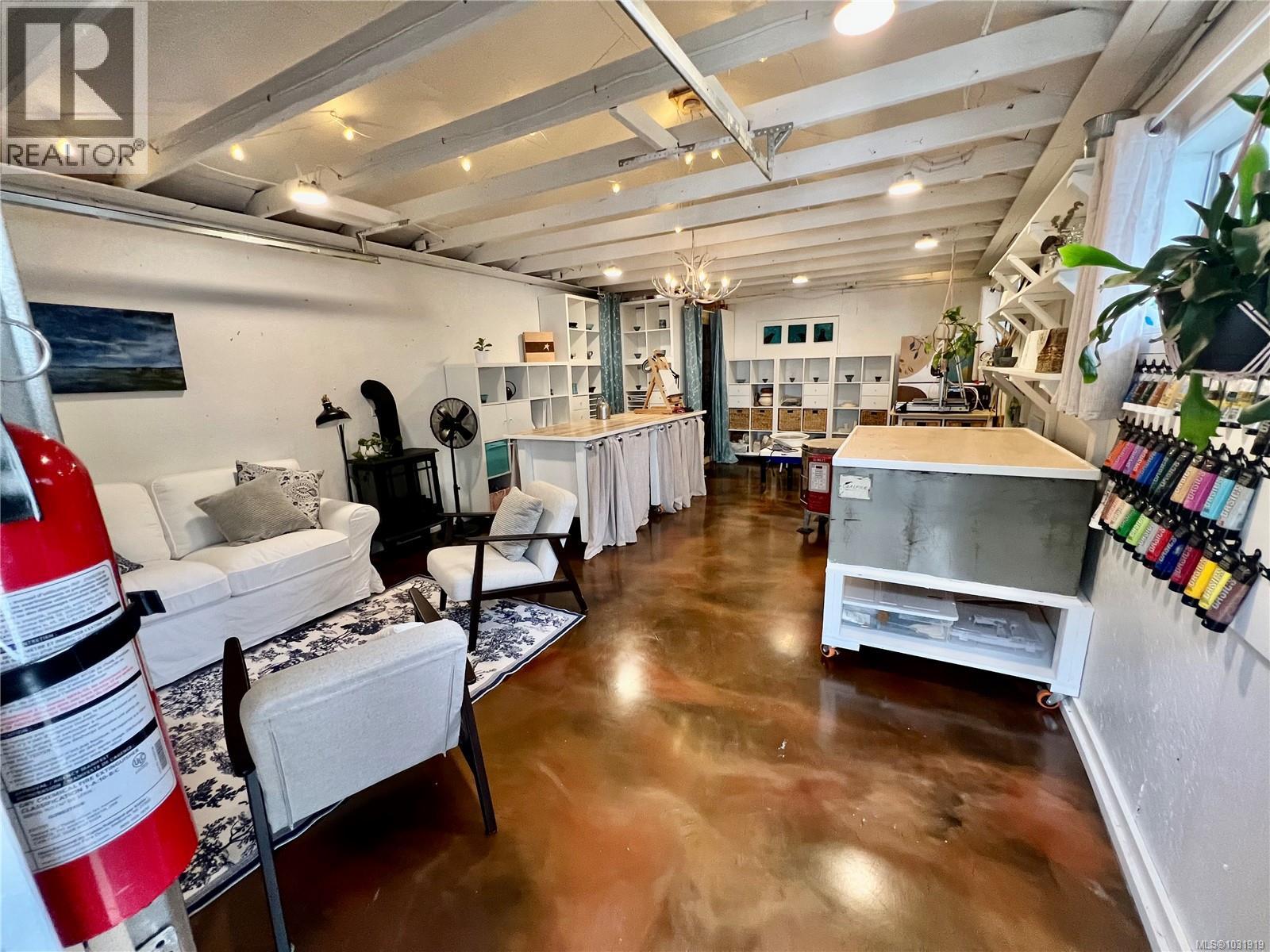 3357 SWINDELL CRES - 34