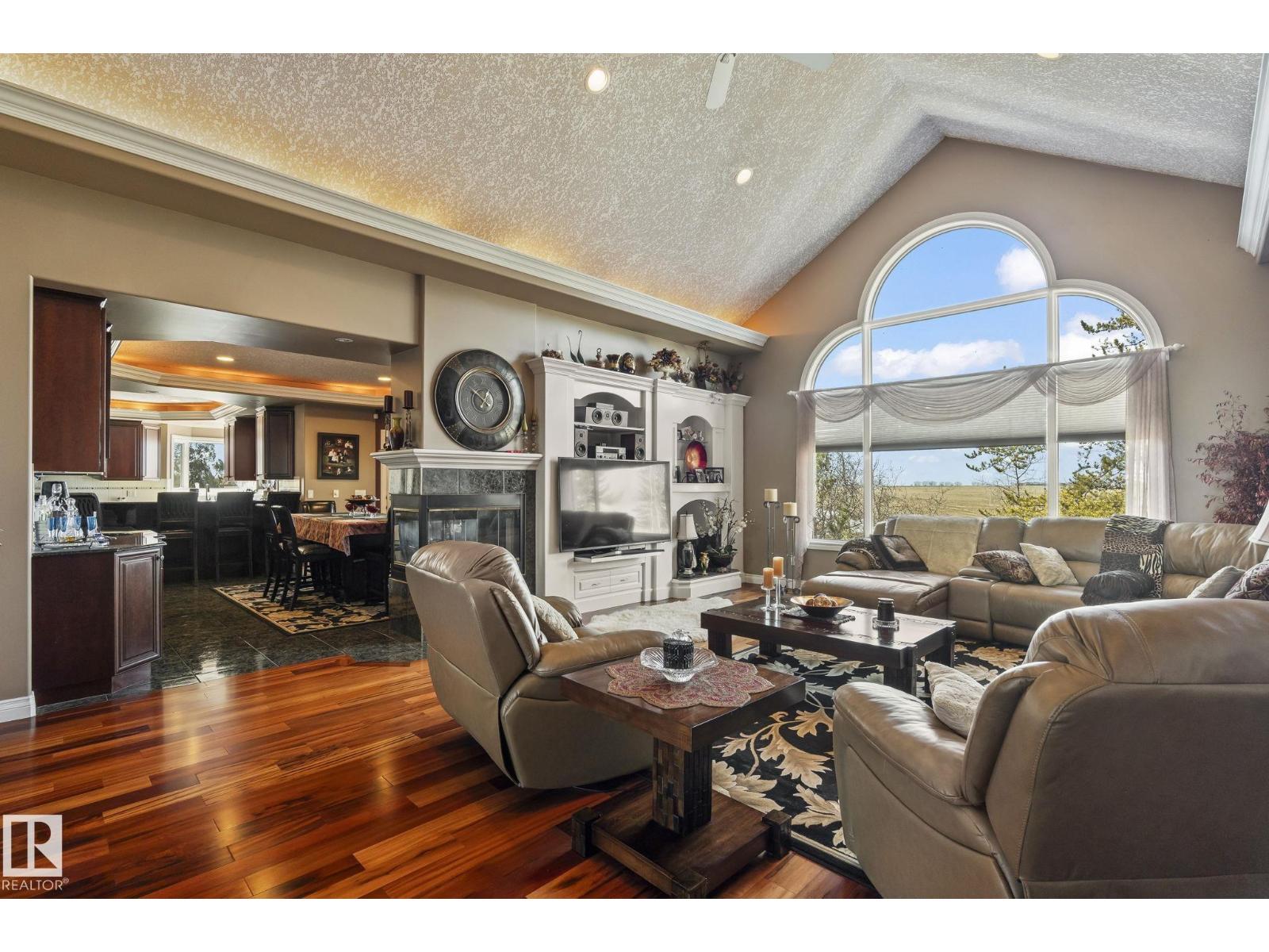 9610 167 ST SW - 10