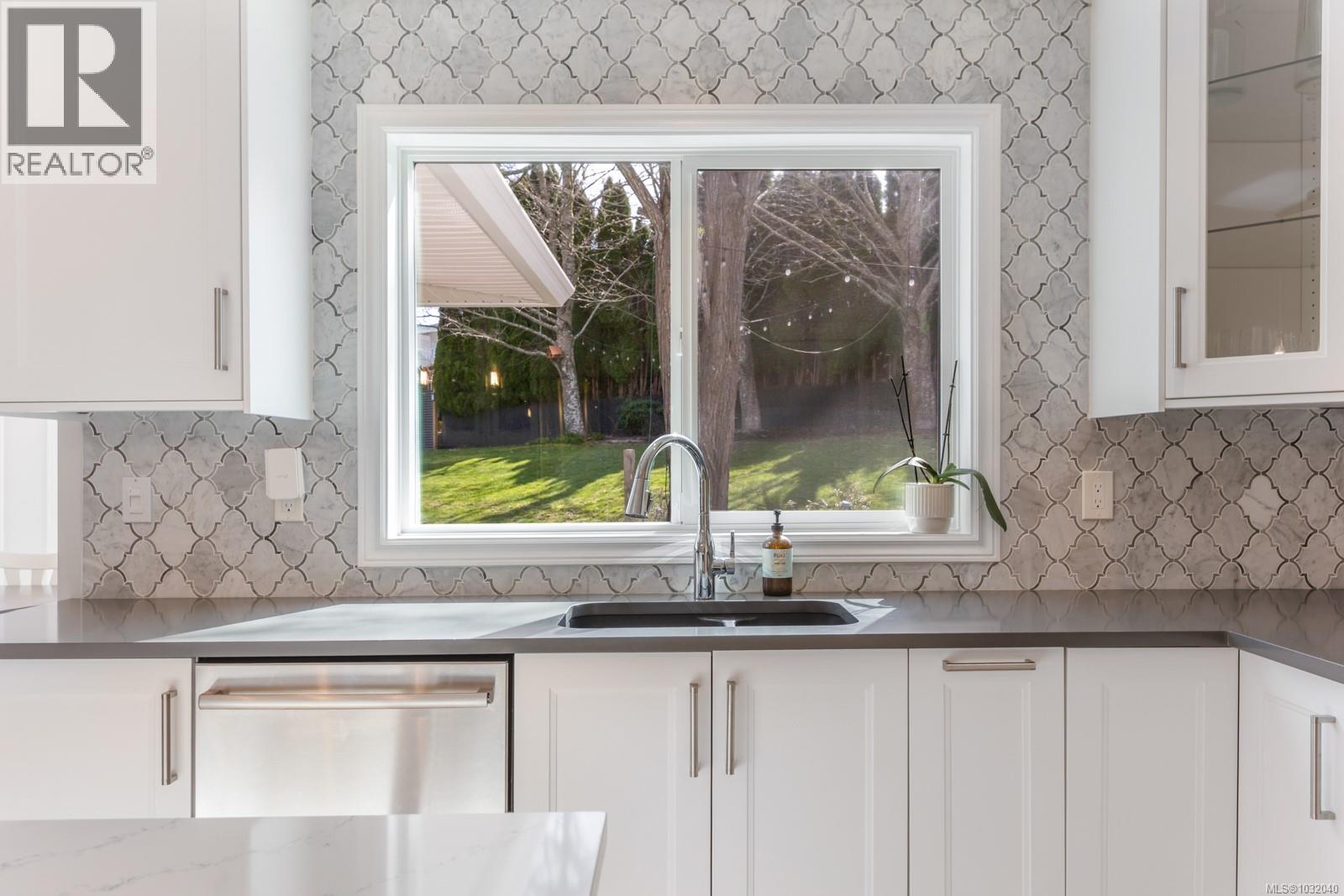 1741 SPARROW PL - Image 2