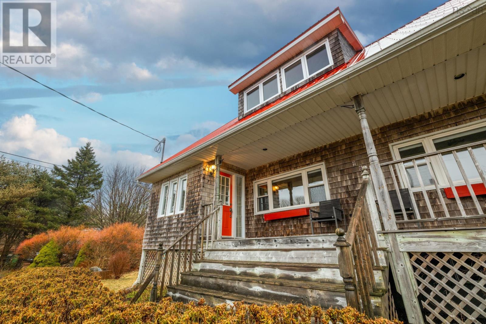 Property 5 of 49 of 75 Bayview Drive