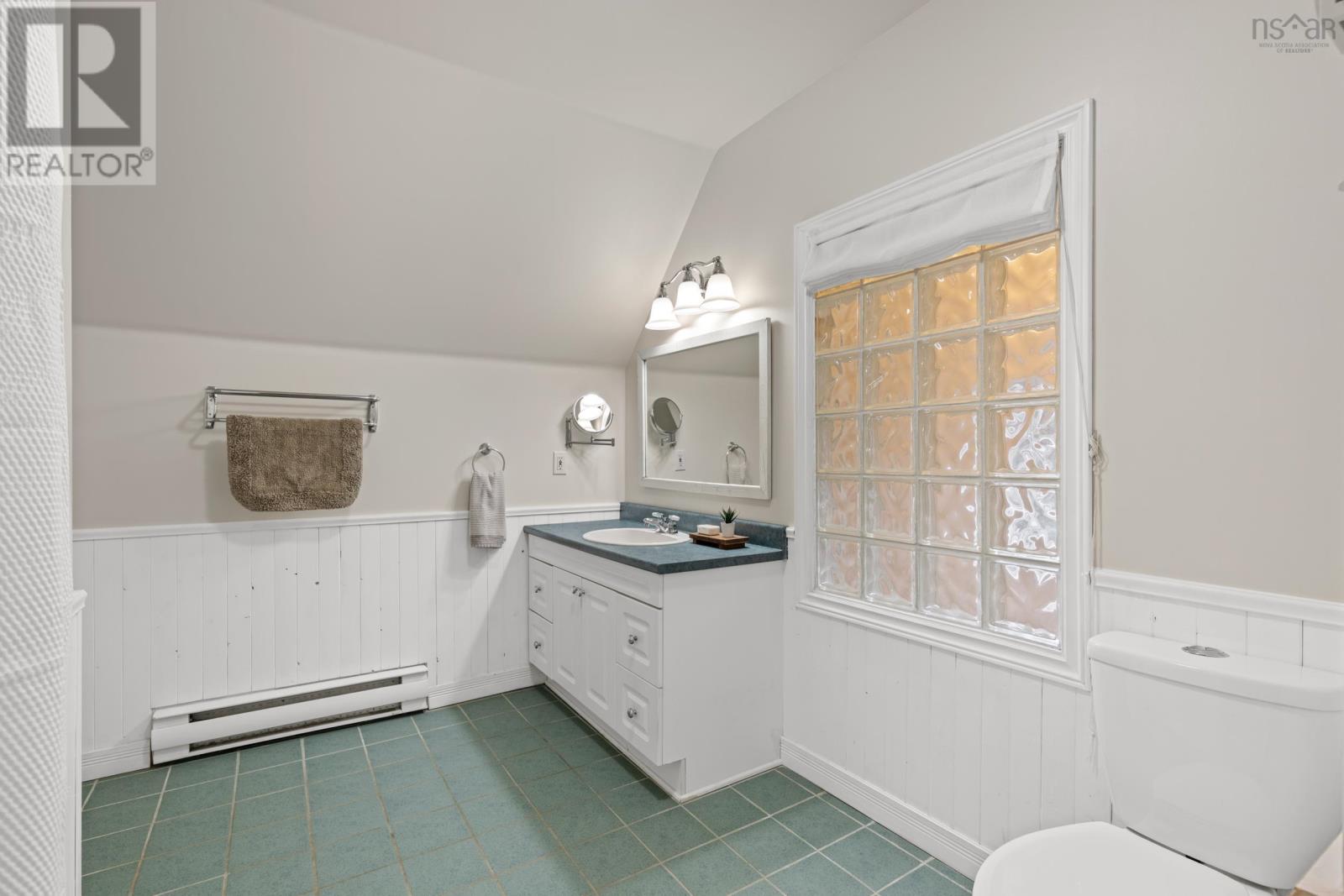 Property 37 of 49 of 75 Bayview Drive