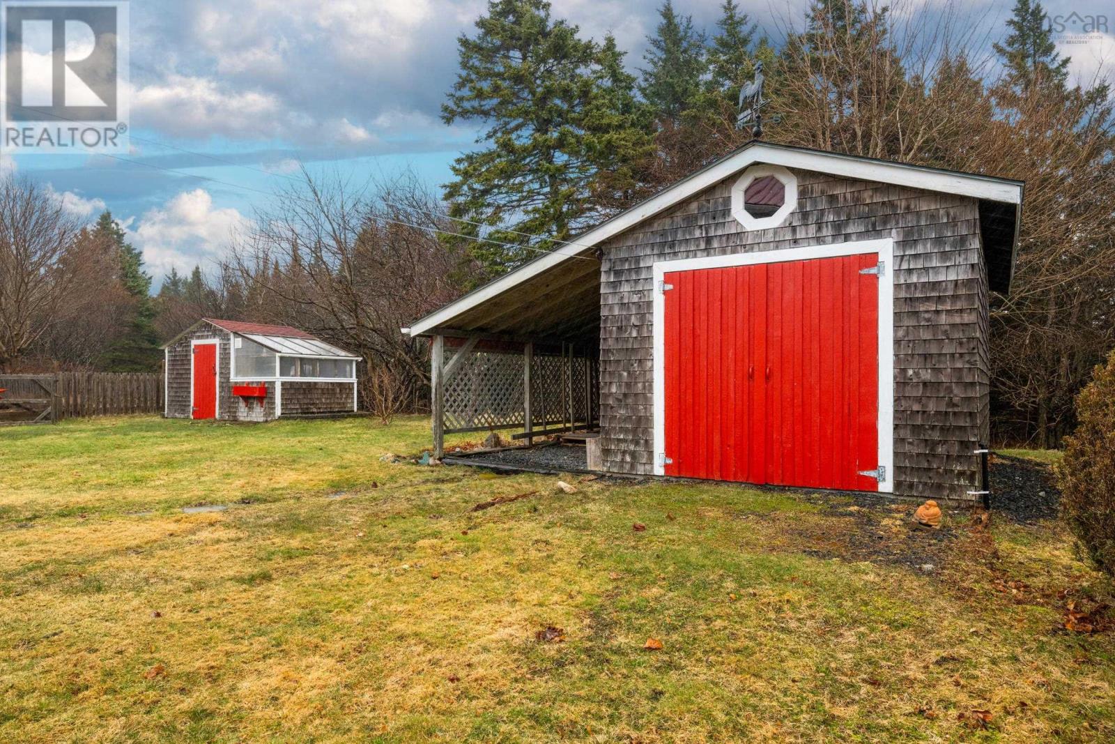 Property 4 of 49 of 75 Bayview Drive