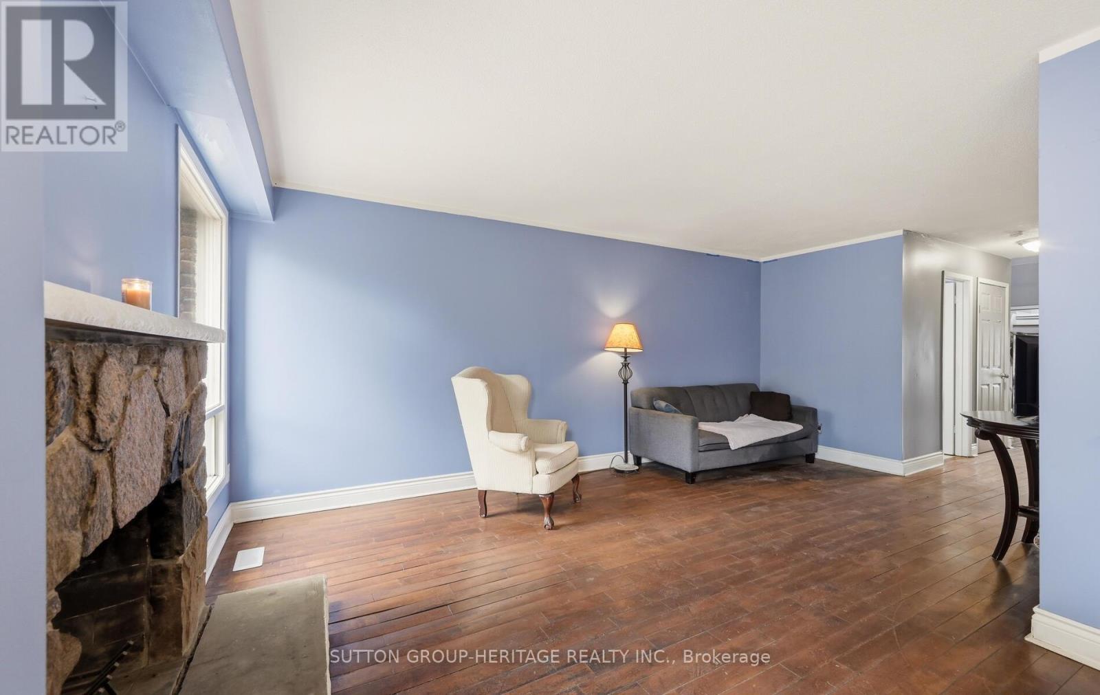 1778 BRONTE SQUARE - 11