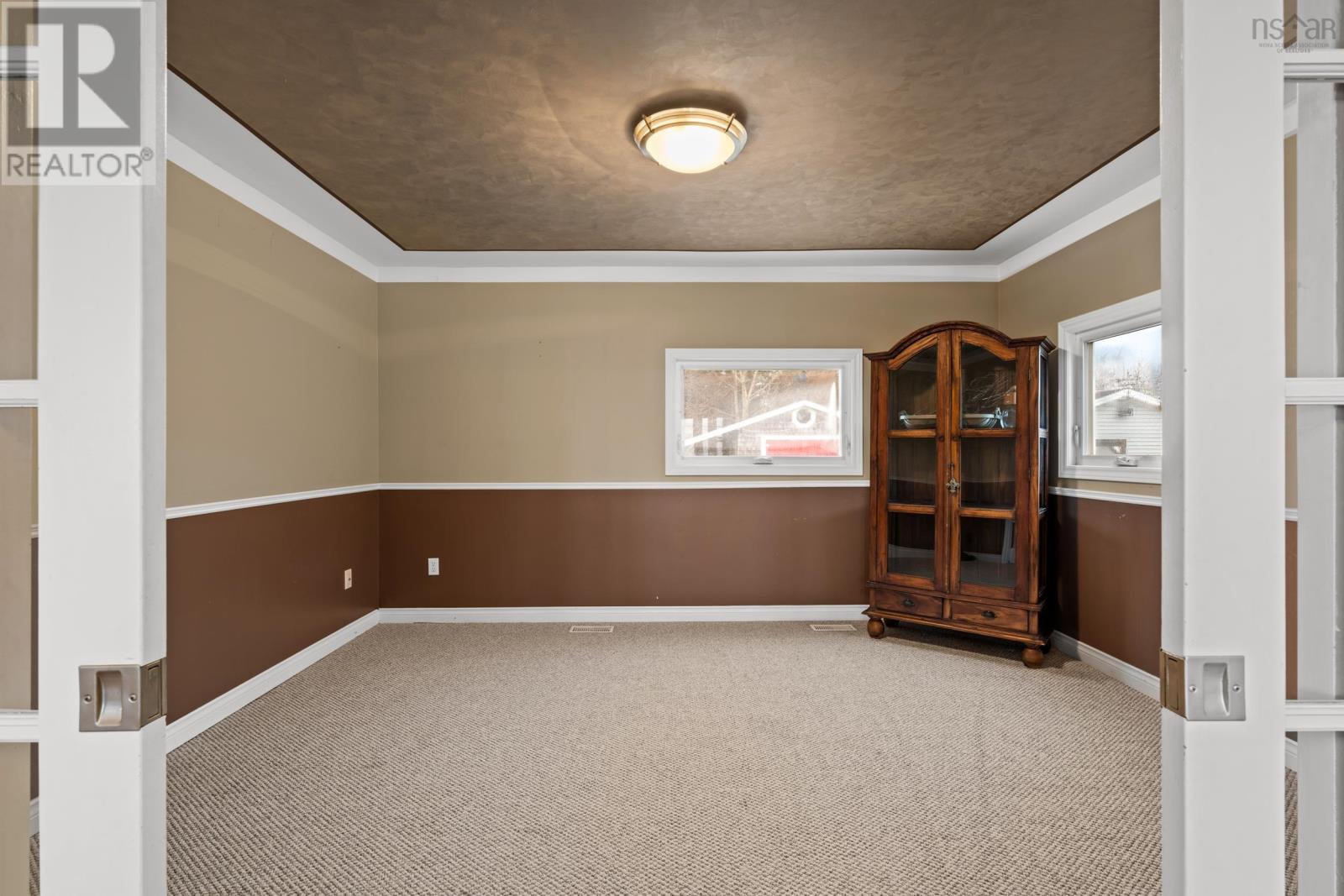 Property 19 of 49 of 75 Bayview Drive