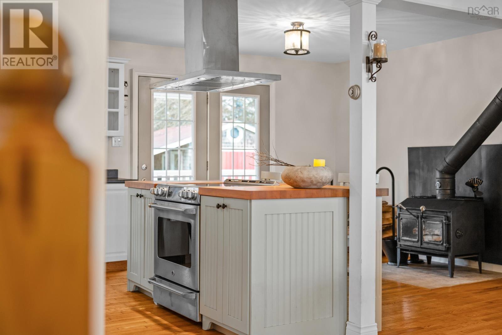 Property 20 of 49 of 75 Bayview Drive