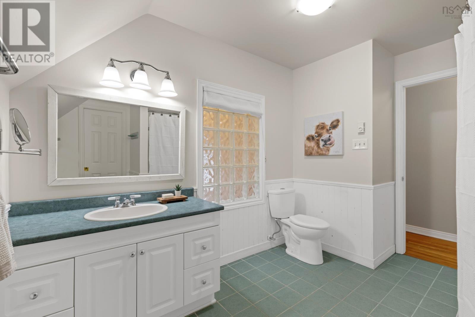 Property 35 of 49 of 75 Bayview Drive