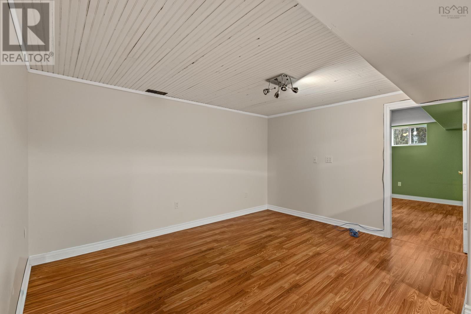 Property 41 of 49 of 75 Bayview Drive