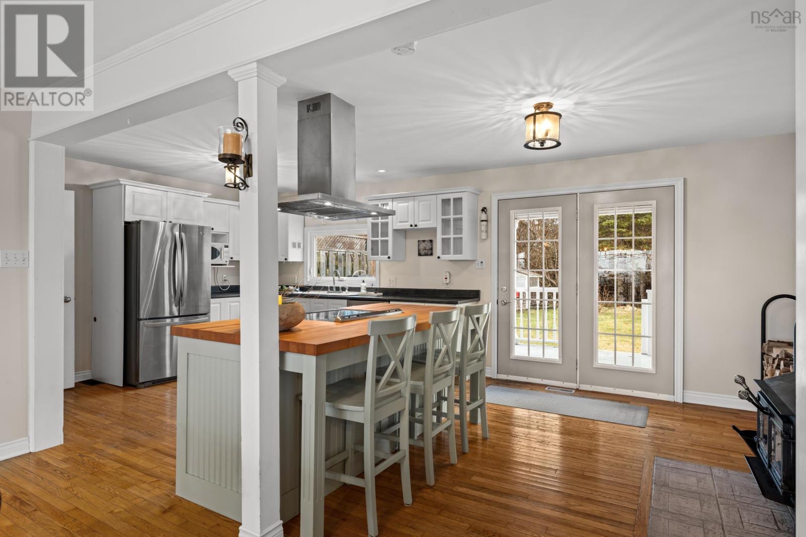 Property 21 of 49 of 75 Bayview Drive