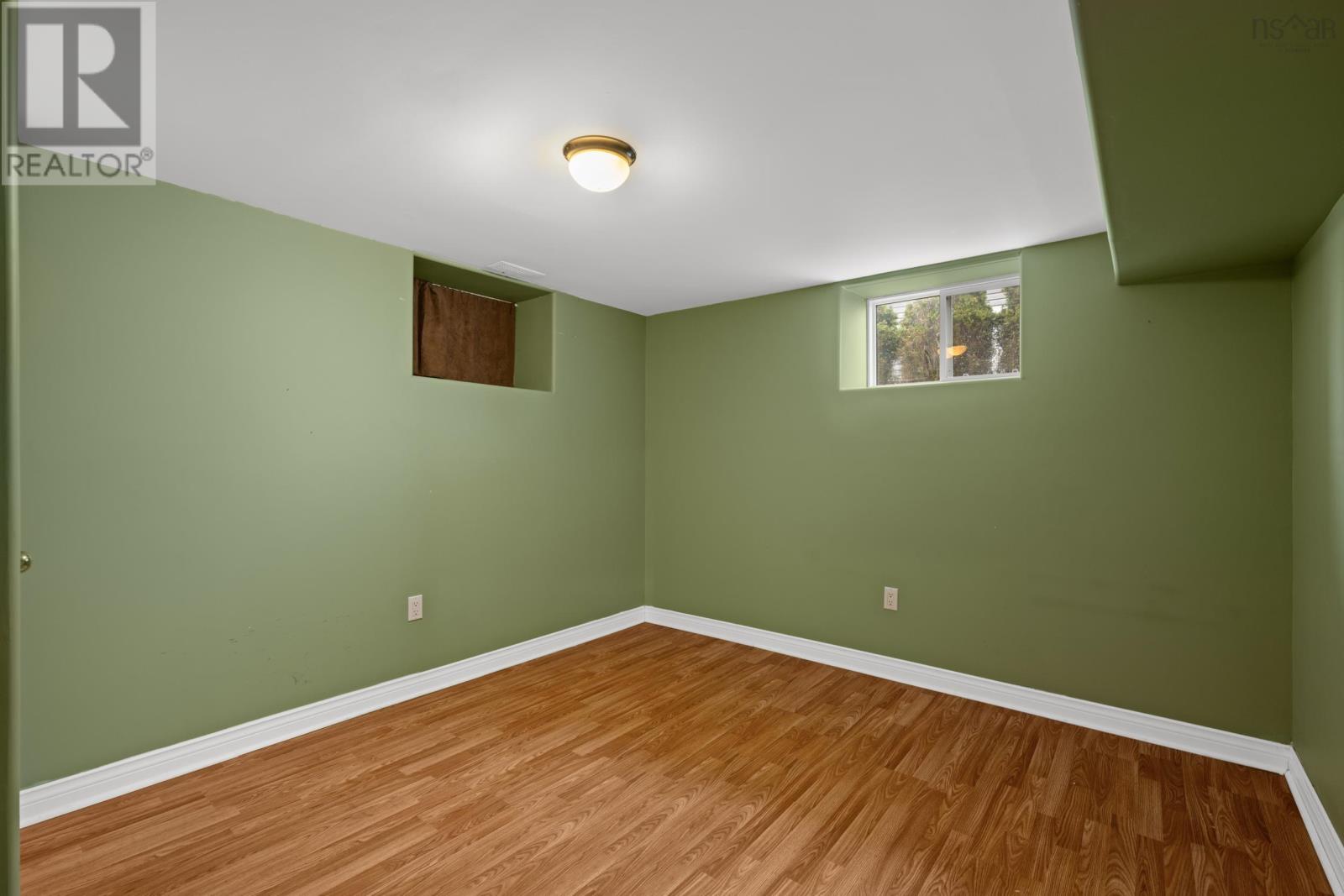 Property 42 of 49 of 75 Bayview Drive