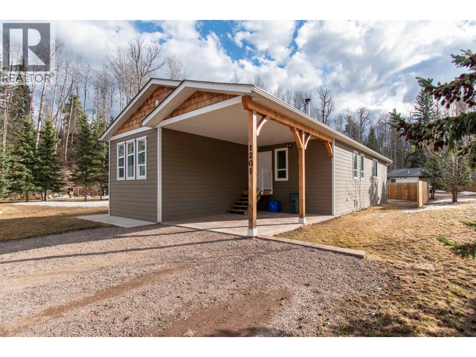 1201 FIR Street, Telkwa