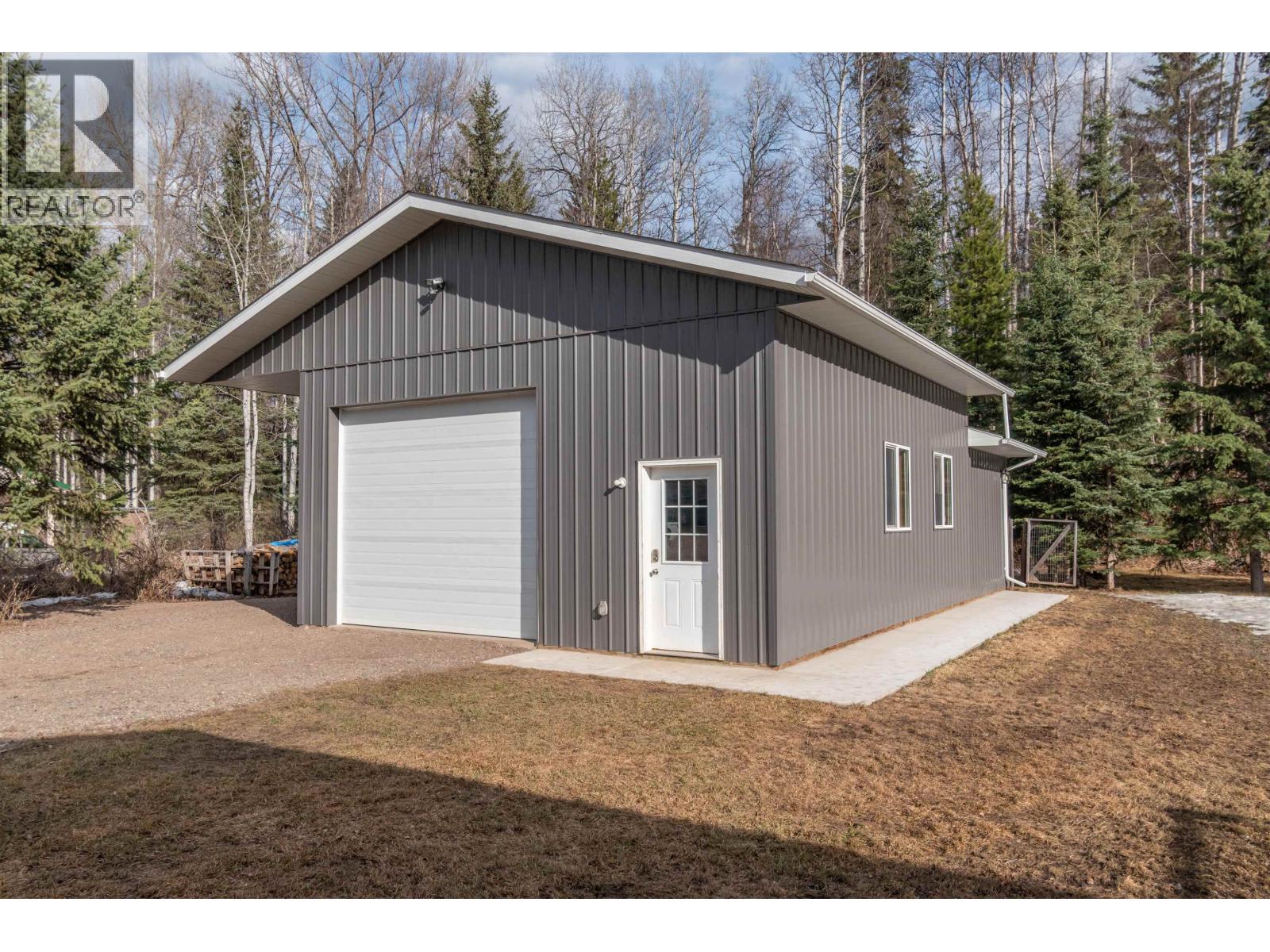 1201 FIR Street, Telkwa