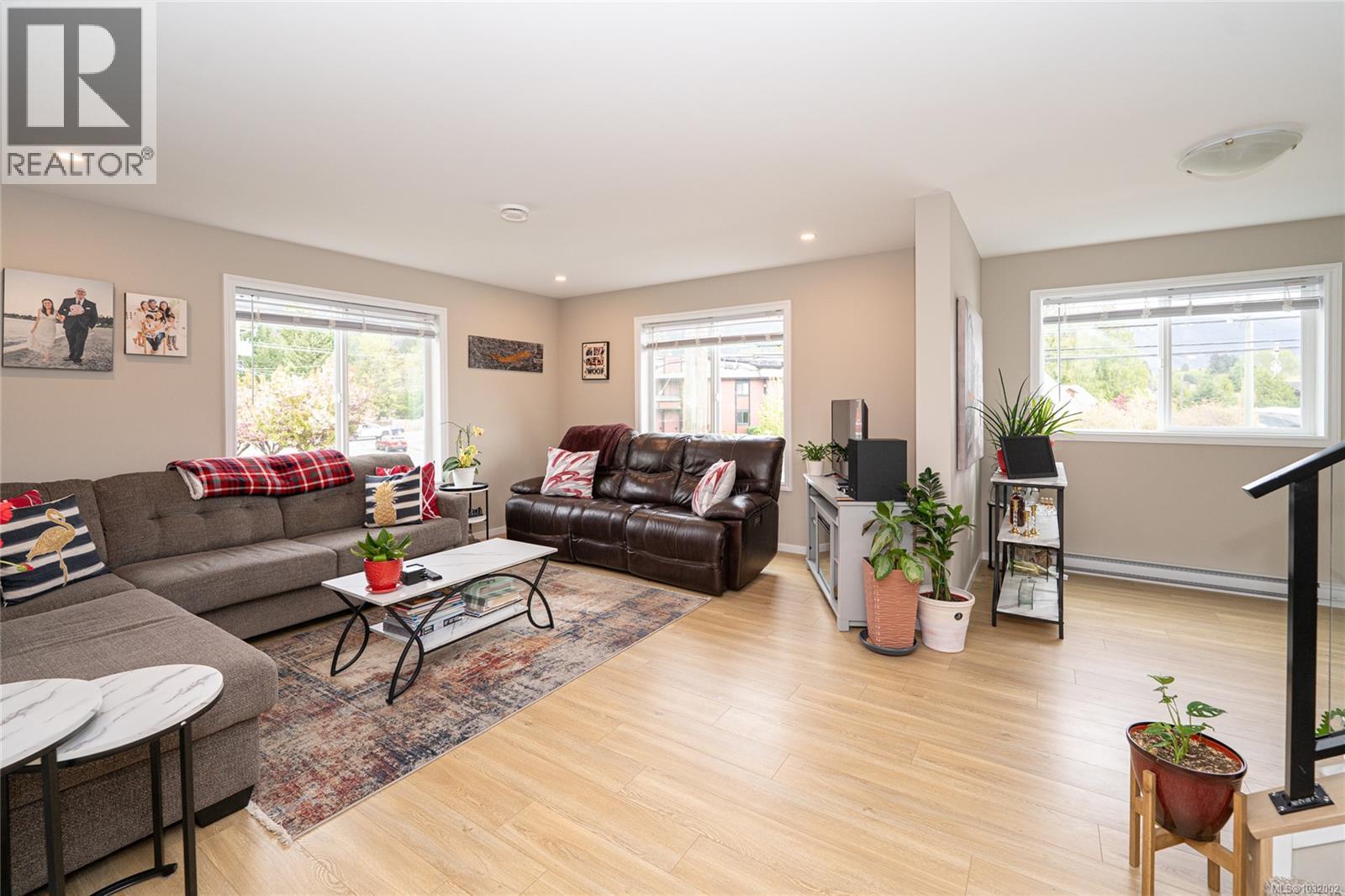 #1 50 KING GEORGE ST N - Image 2