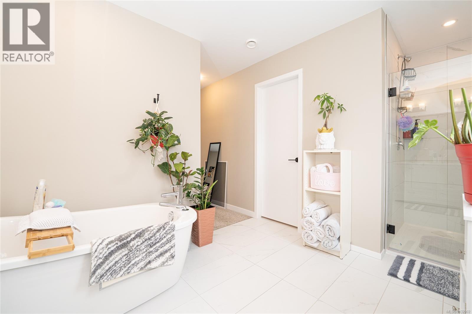 #1 50 KING GEORGE ST N - 26