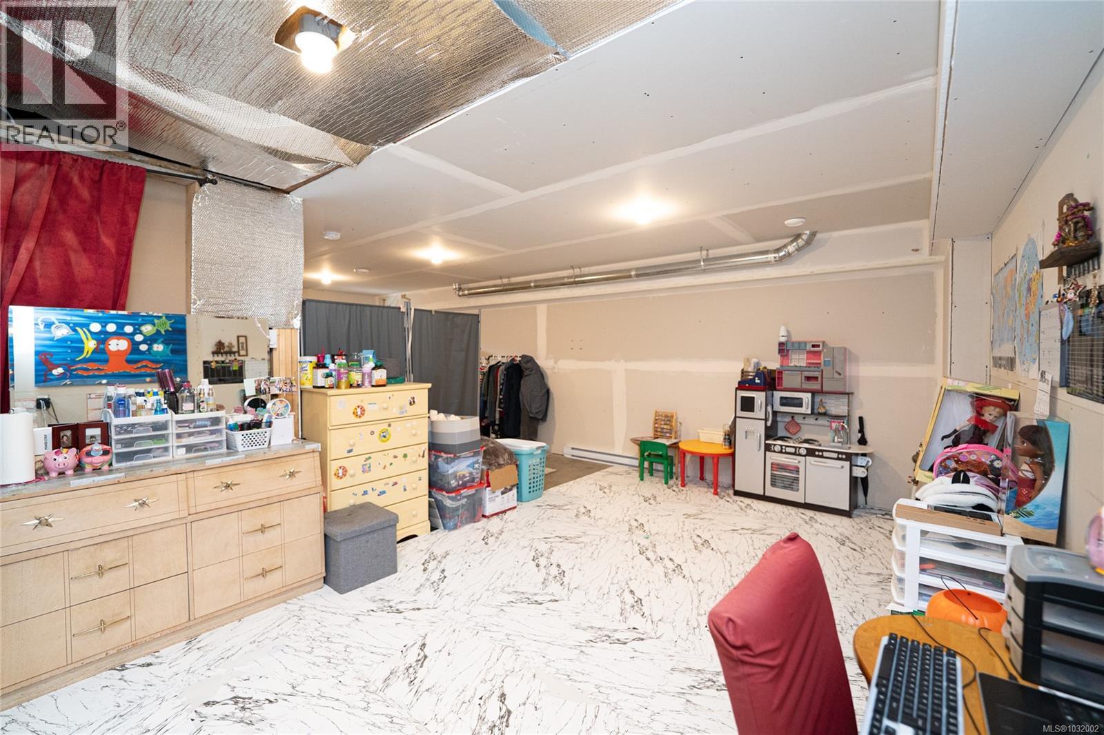 #1 50 KING GEORGE ST N - 29