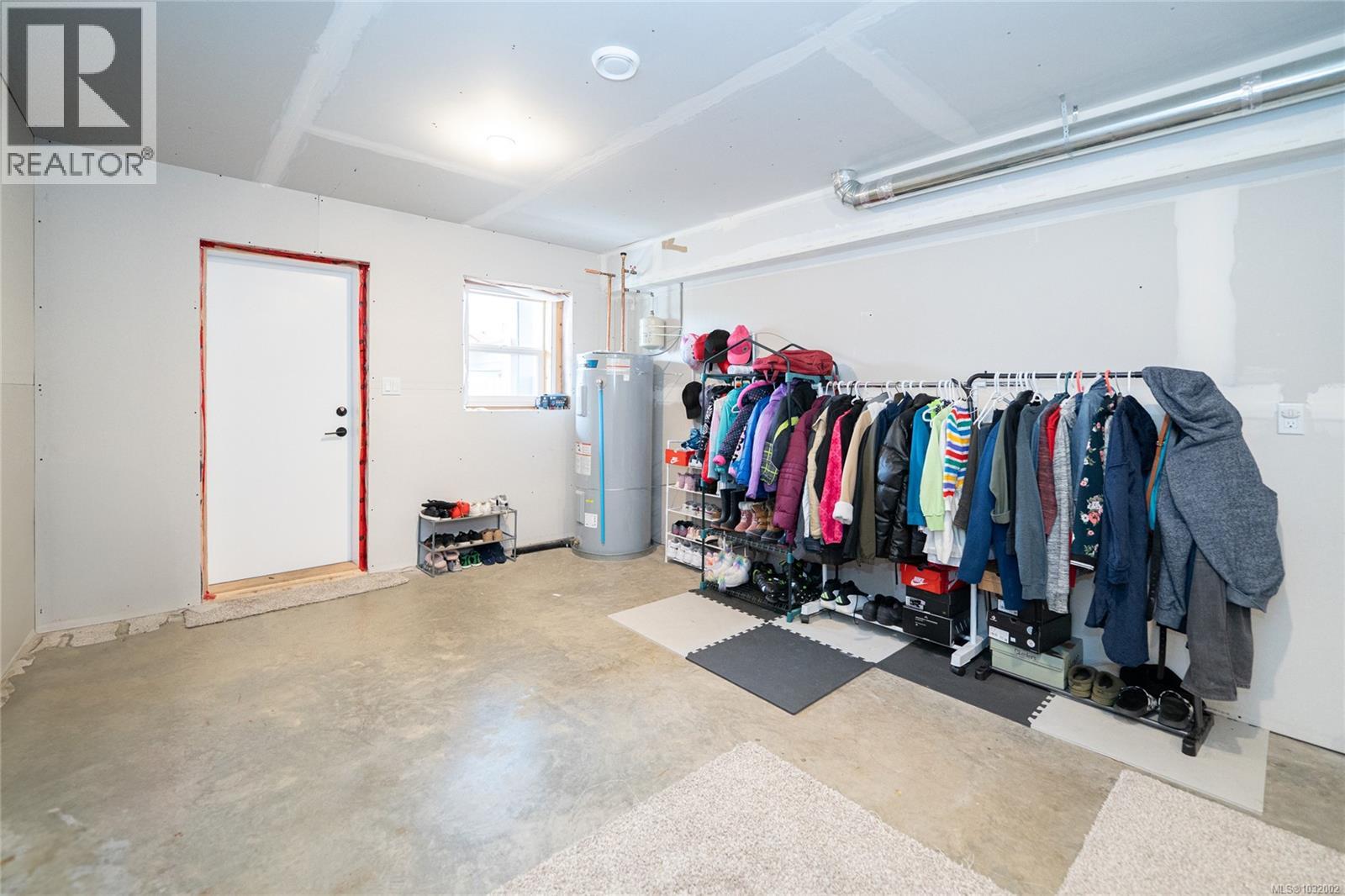 #1 50 KING GEORGE ST N - 31