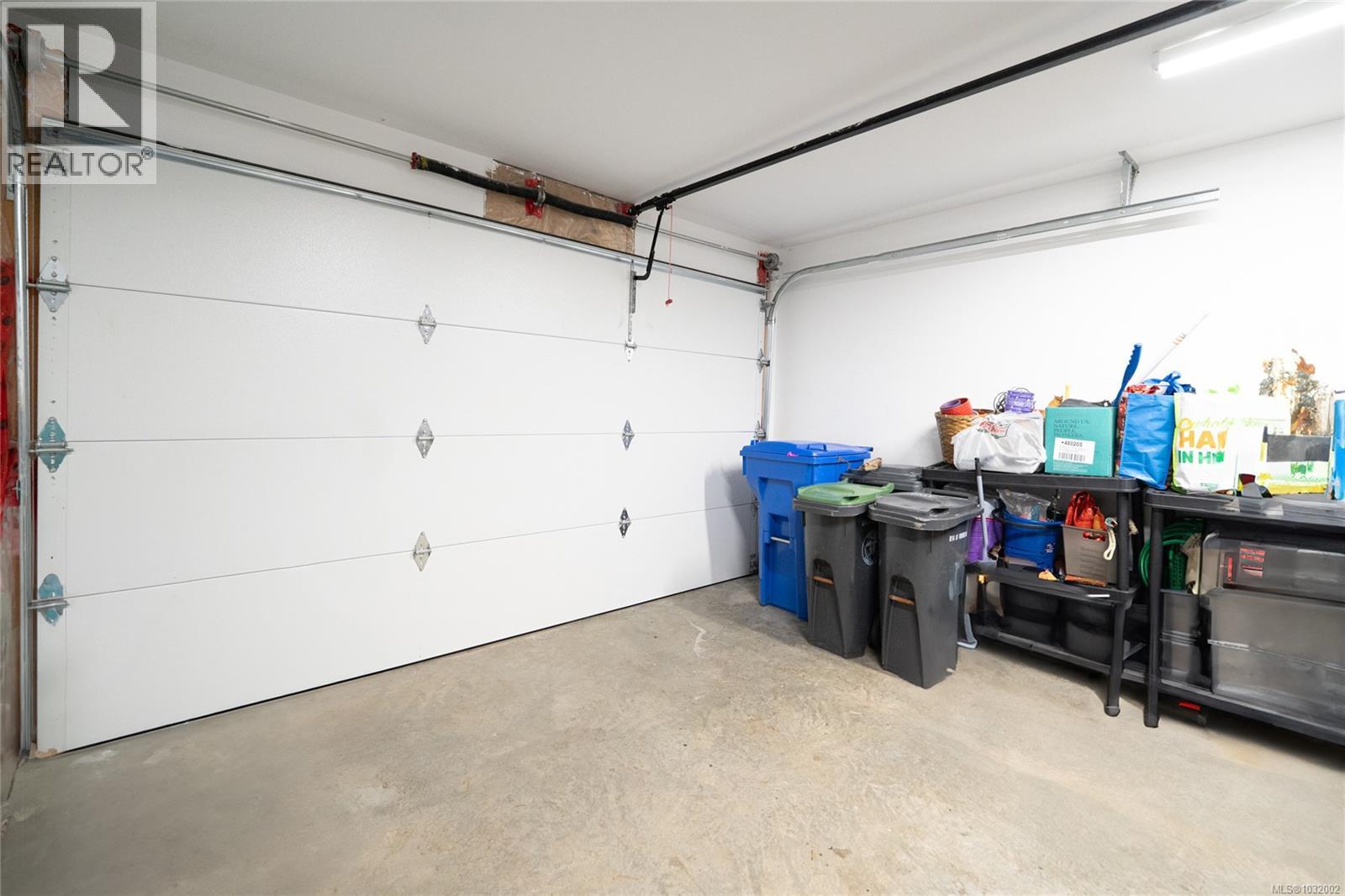 #1 50 King George St N - 32