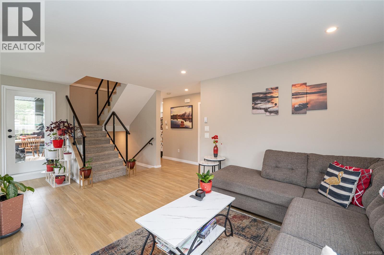 #1 50 KING GEORGE ST N - 6