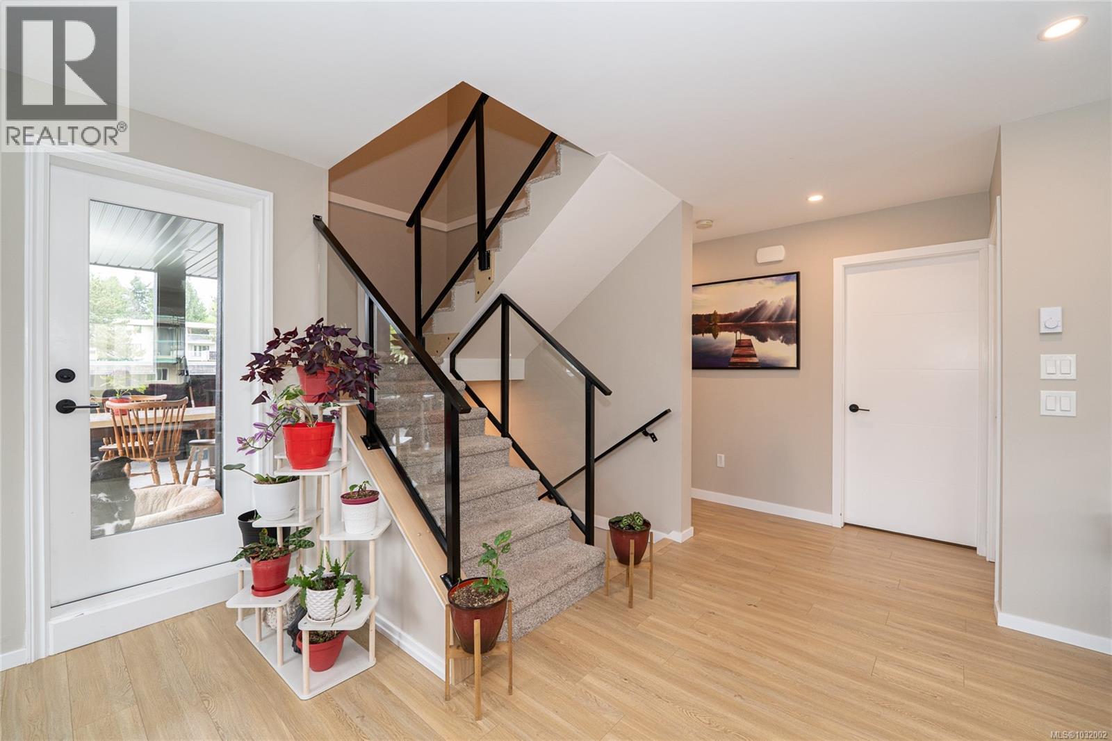 #1 50 KING GEORGE ST N - 7