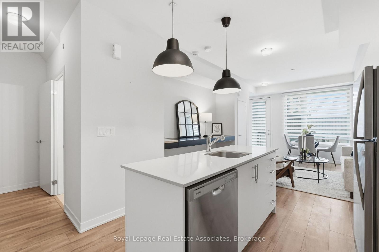 #10 3425 RIDGEWAY DRIVE - 16