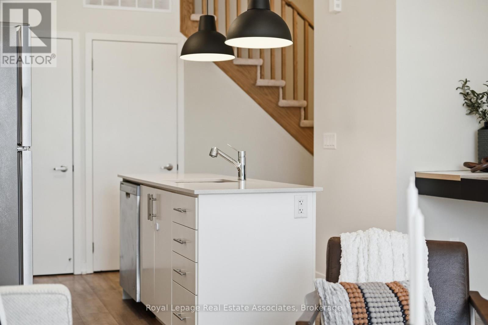 #10 3425 RIDGEWAY DRIVE - 17