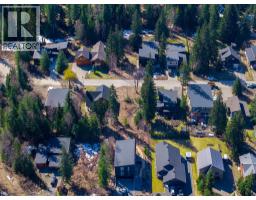 2070 Mountain Gate Road, Revelstoke, BC V0E2S1 Photo 12