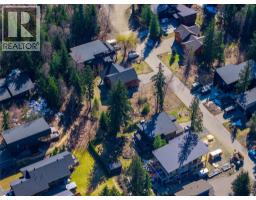 2070 Mountain Gate Road, Revelstoke, BC V0E2S1 Photo 11