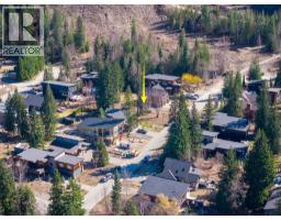 2070 Mountain Gate Road, Revelstoke, BC V0E2S1 Photo 9
