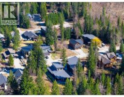2070 Mountain Gate Road, Revelstoke, BC V0E2S1 Photo 8
