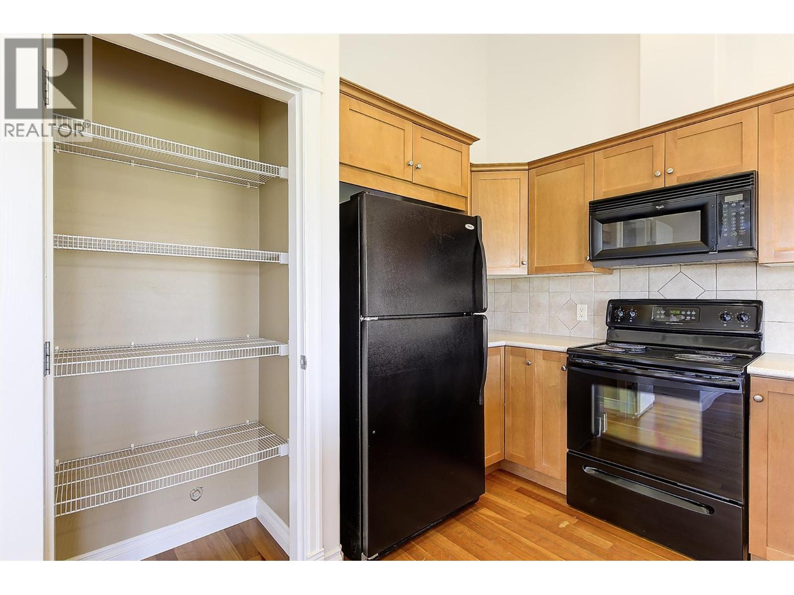 #118 245 Snowsell Street - 18