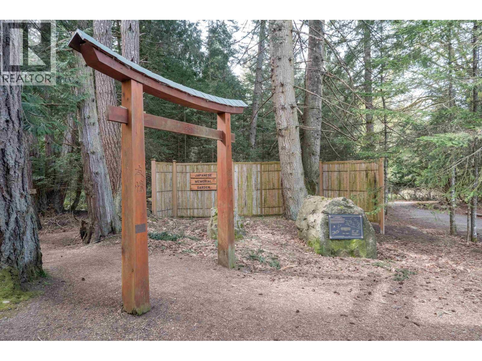 548 DALTON DRIVE — photo 15