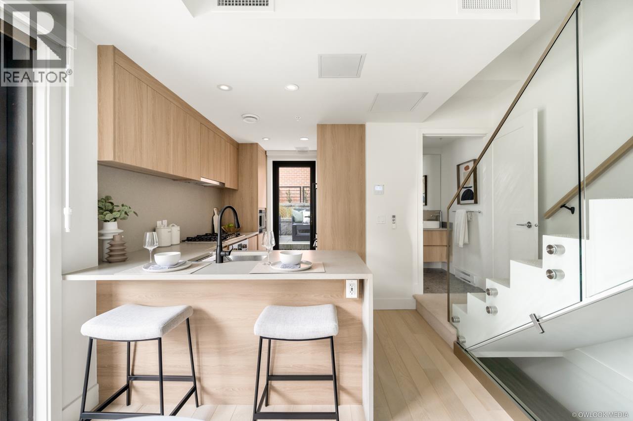 6322 OAK STREET, Vancouver