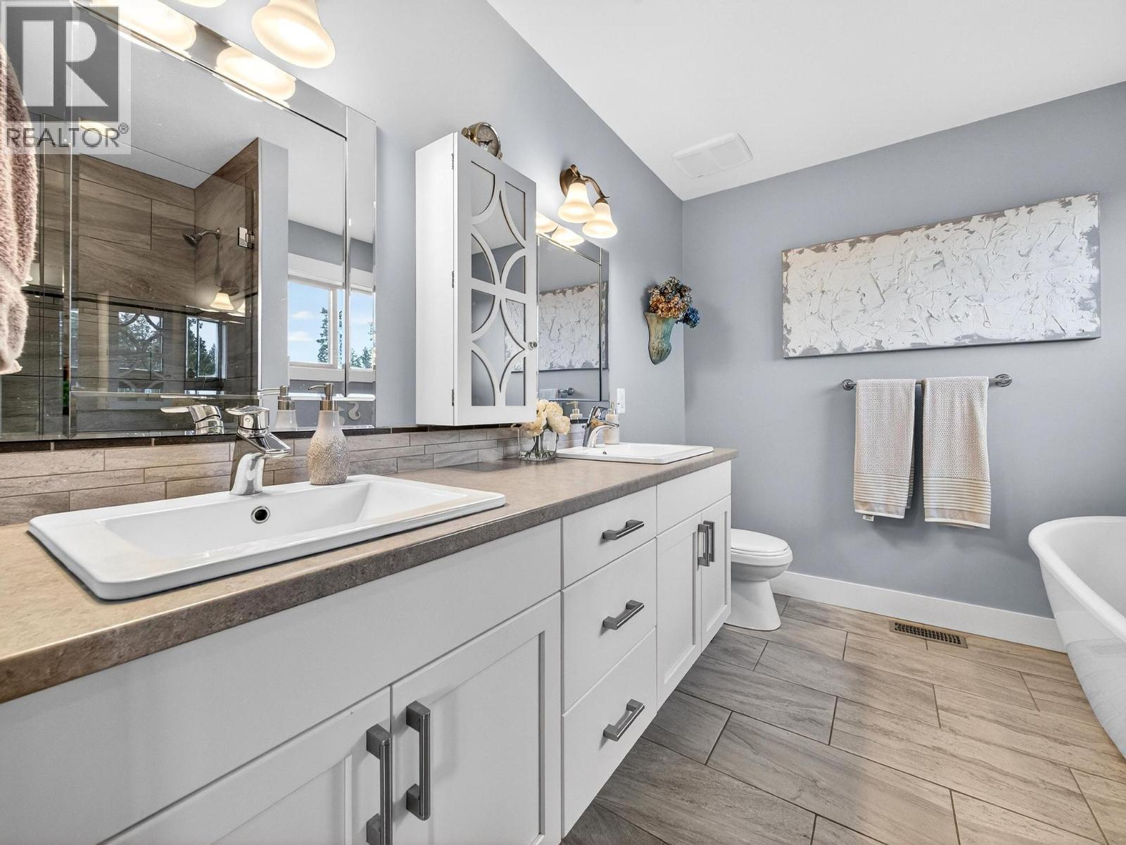  2371 Paramount Drive, West Kelowna