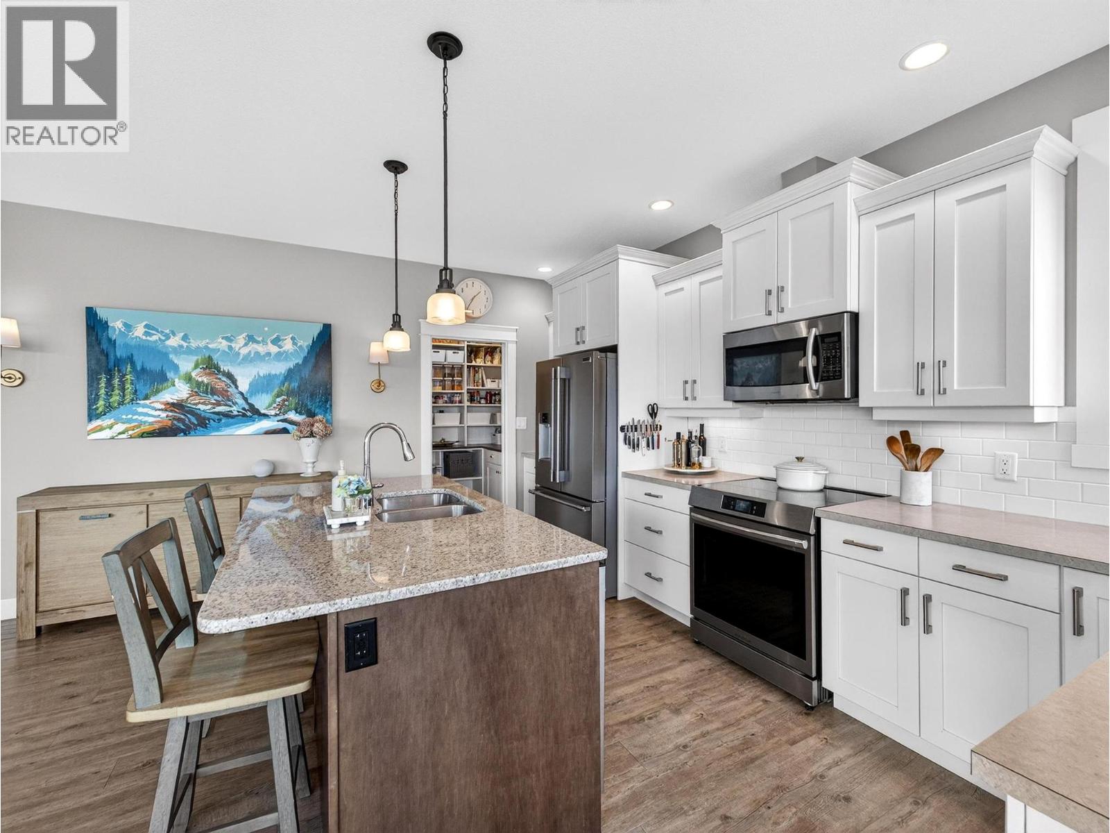  2371 Paramount Drive, West Kelowna